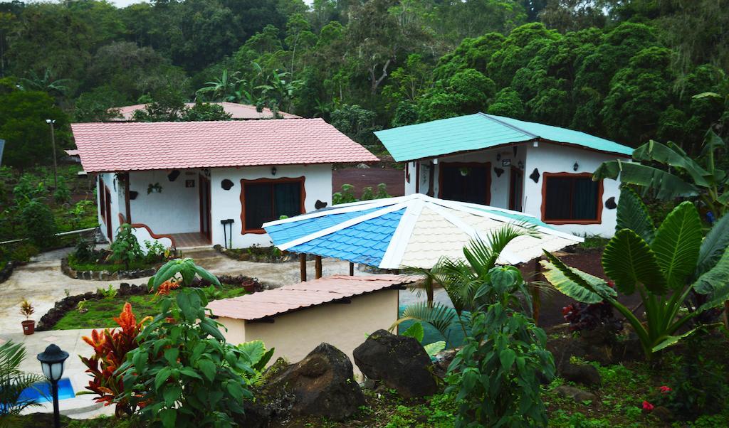 Piedras Blancas Lodge Puerto Ayora  Buitenkant foto
