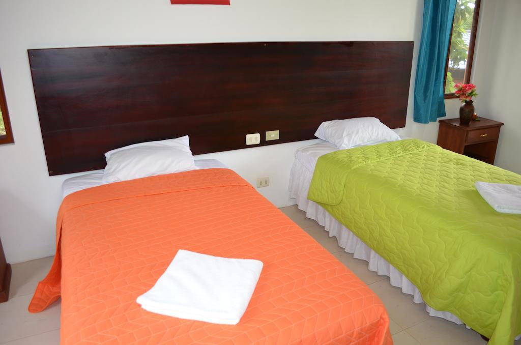 Piedras Blancas Lodge Puerto Ayora  Kamer foto