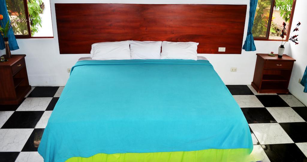 Piedras Blancas Lodge Puerto Ayora  Kamer foto