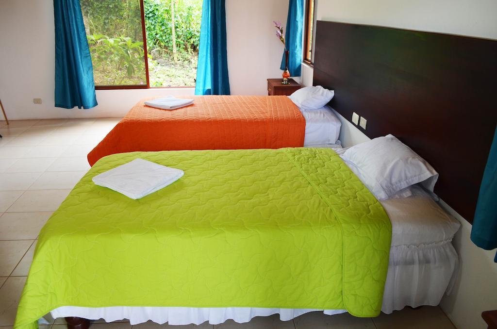 Piedras Blancas Lodge Puerto Ayora  Kamer foto