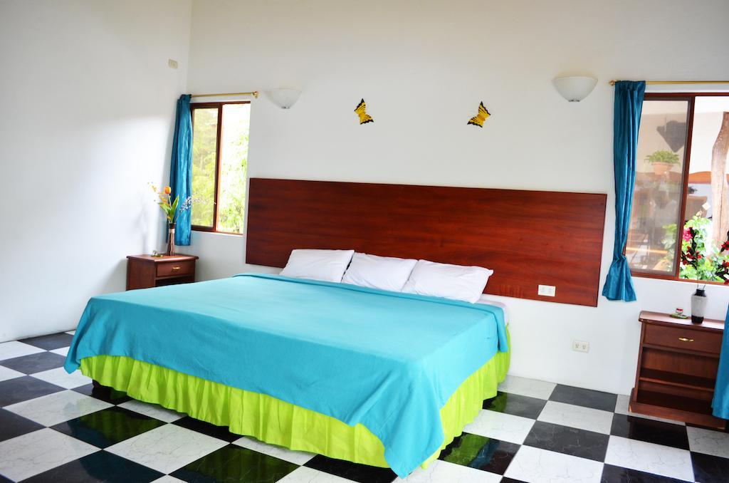 Piedras Blancas Lodge Puerto Ayora  Buitenkant foto
