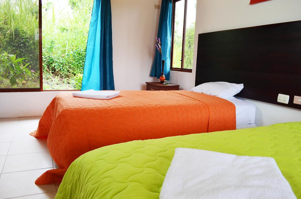 Piedras Blancas Lodge Puerto Ayora  Kamer foto