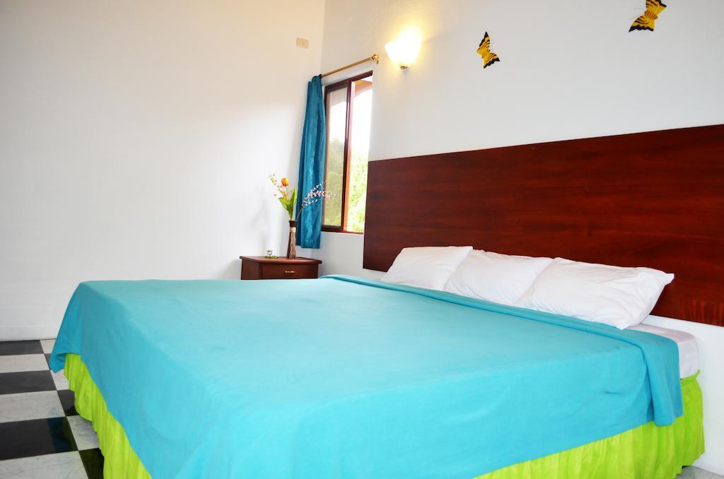 Piedras Blancas Lodge Puerto Ayora  Buitenkant foto