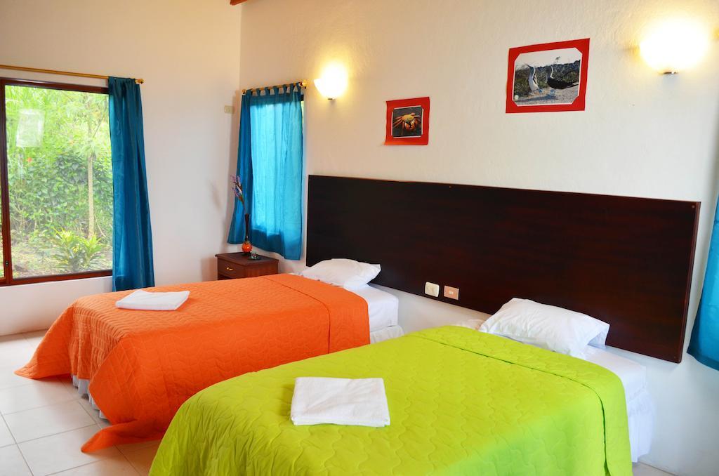Piedras Blancas Lodge Puerto Ayora  Kamer foto