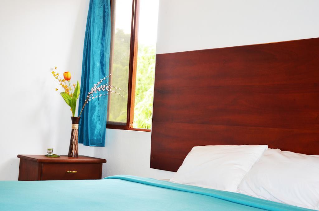 Piedras Blancas Lodge Puerto Ayora  Buitenkant foto