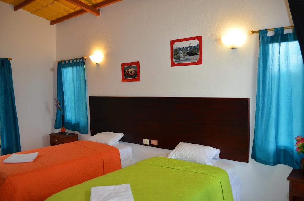 Piedras Blancas Lodge Puerto Ayora  Kamer foto