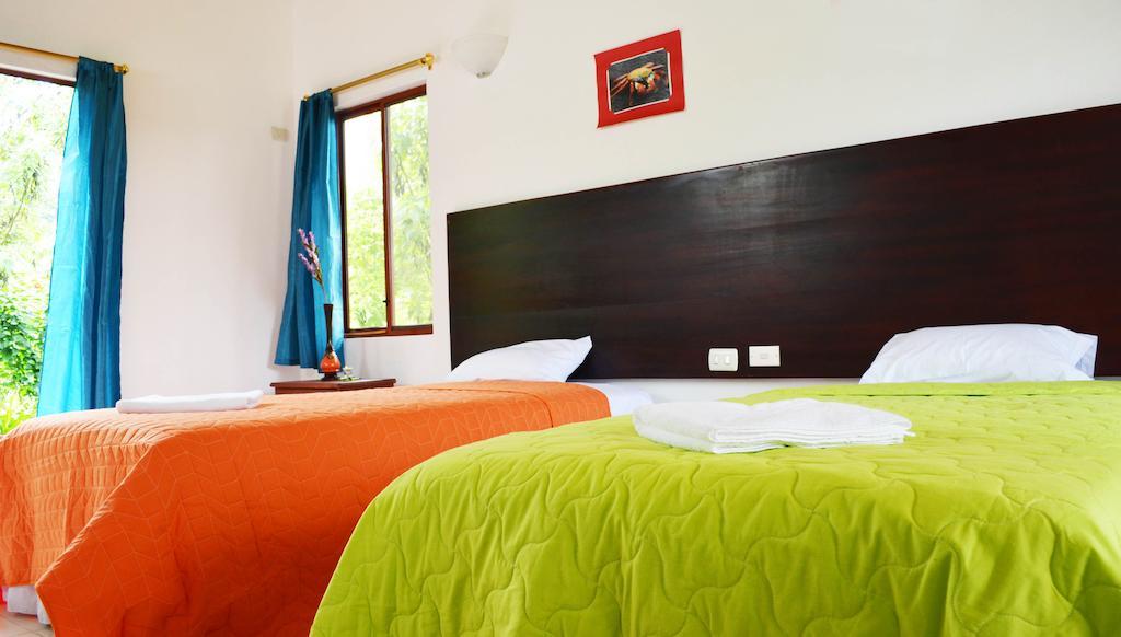 Piedras Blancas Lodge Puerto Ayora  Kamer foto