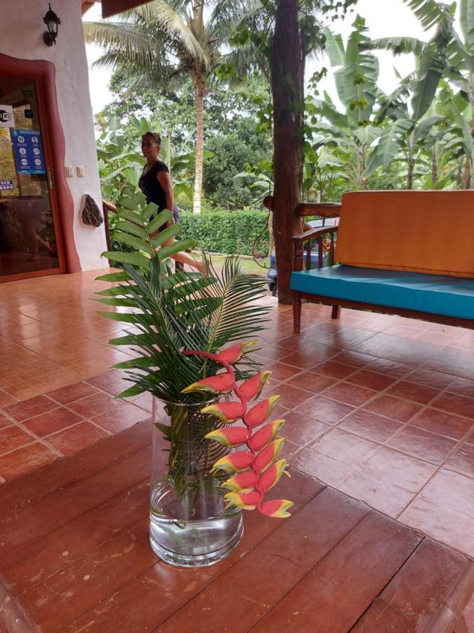 Piedras Blancas Lodge Puerto Ayora  Buitenkant foto