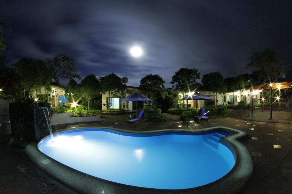 Piedras Blancas Lodge Puerto Ayora  Buitenkant foto