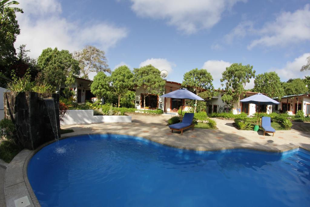 Piedras Blancas Lodge Puerto Ayora  Buitenkant foto