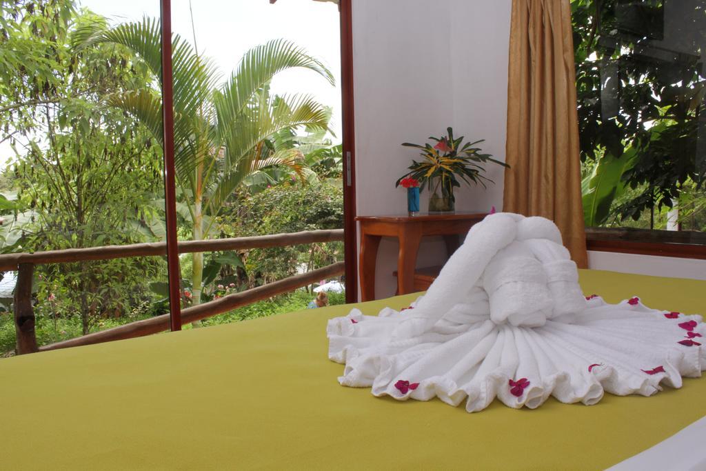 Piedras Blancas Lodge Puerto Ayora  Buitenkant foto