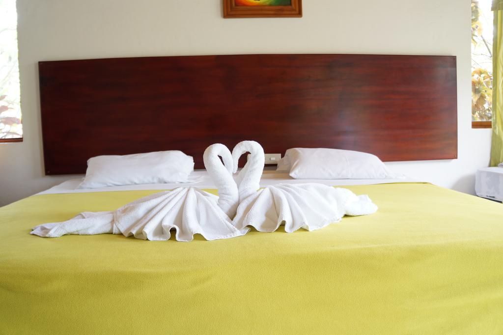 Piedras Blancas Lodge Puerto Ayora  Buitenkant foto